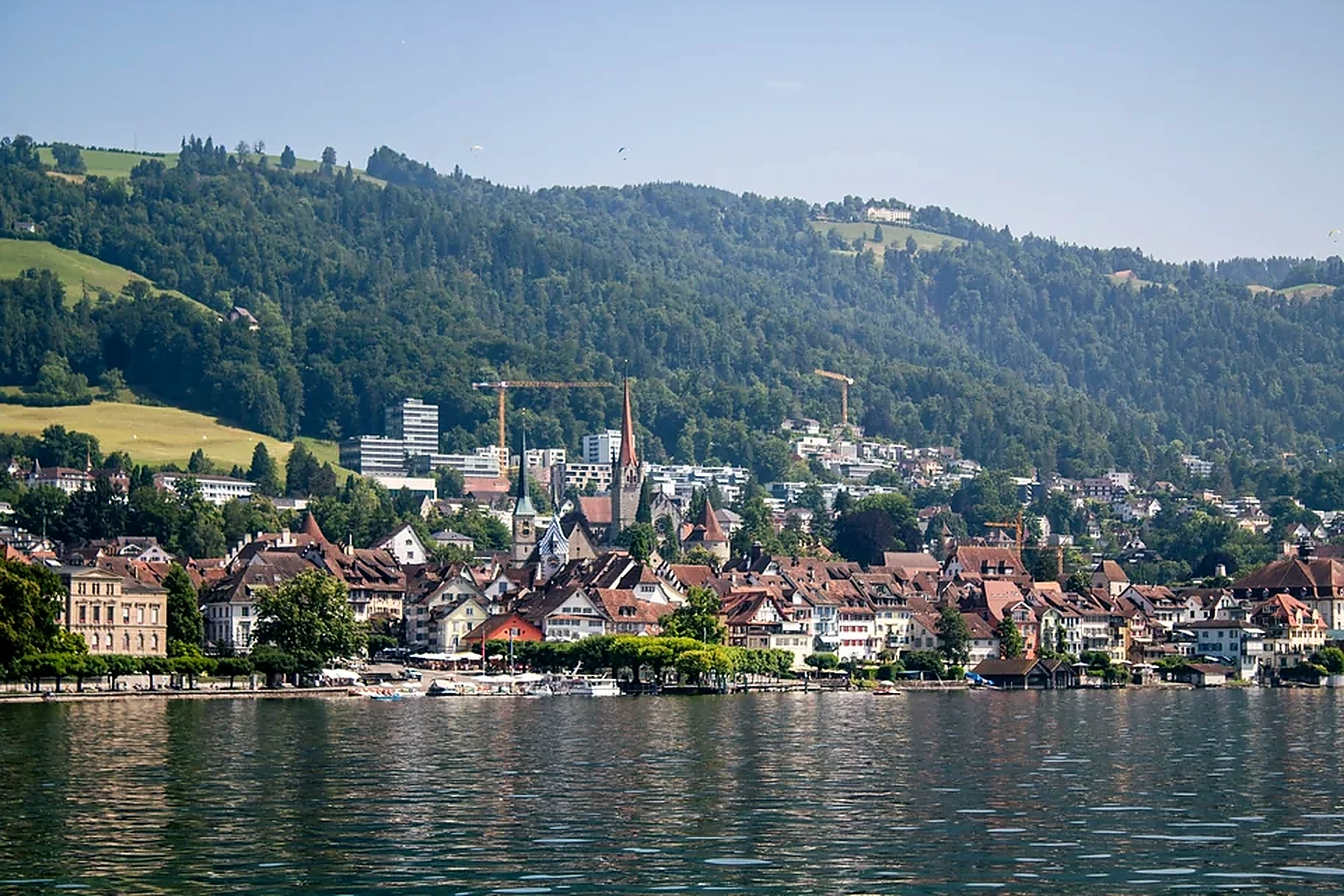 Stadt Zug mit Zugersee und Bergen